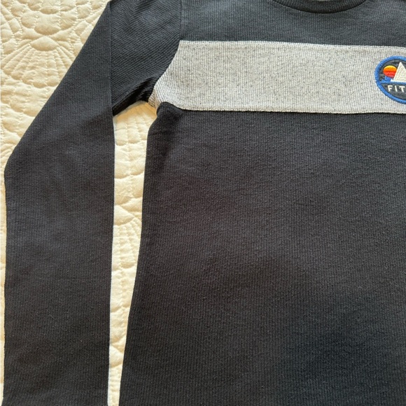 Abercrombie Kids Long Sleeve TShirt- Size 9/10 - Picture 3 of 13